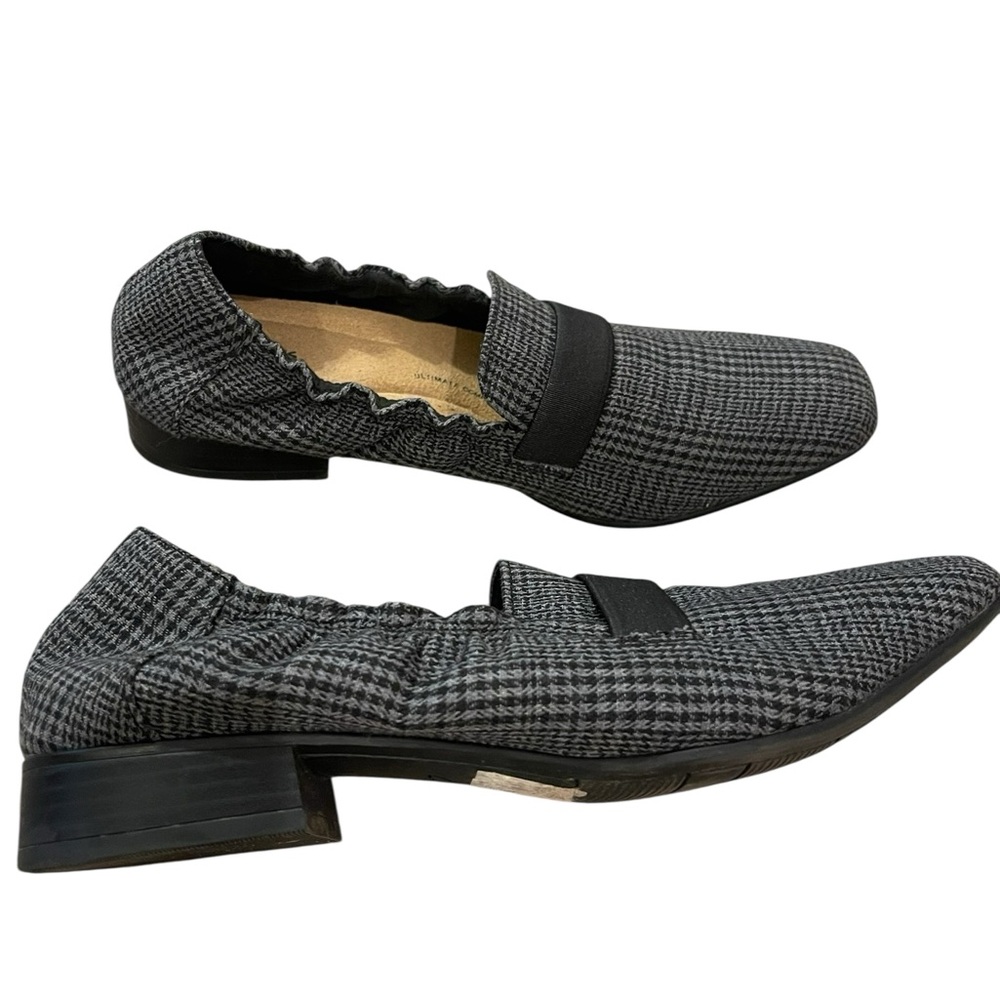 Women’s CLARKS Tilmont Eve Black and Gray Loafers Shoes - Picture 2 of 7